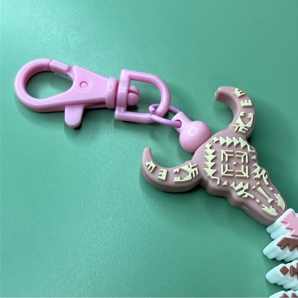 Western Winter Bull Skull & Snowflake Pink Handmade Beaded Keychain Pen - Picture 4 of 7